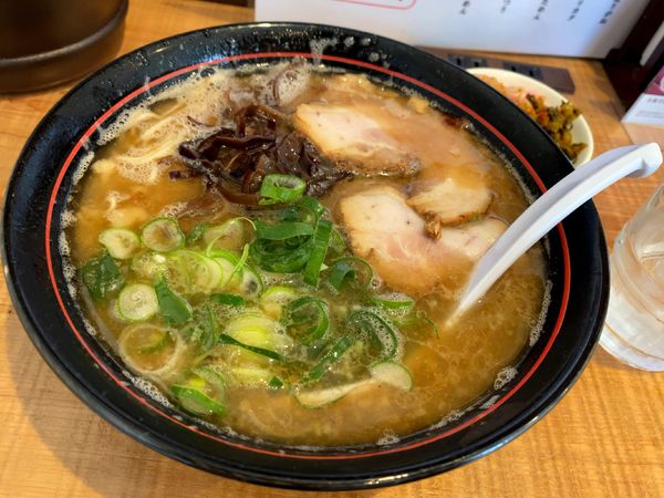 「濃ゆか豚骨+替玉」@麺 松風の写真