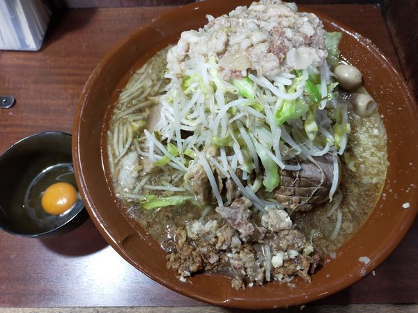 「ラーメン大(1kg)+ほぐし豚+味付けうずら+生卵」@D麺の写真