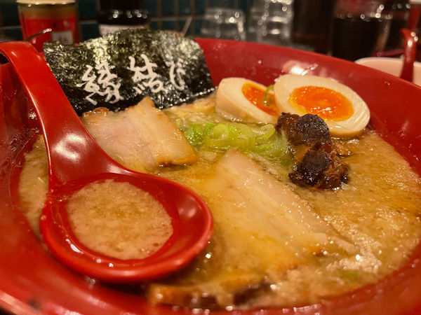 「しあわせ味玉ラーメン」@花丸軒 法善寺店の写真