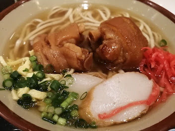 「てびちそば(920)」@どんぶりの店 志貴の写真