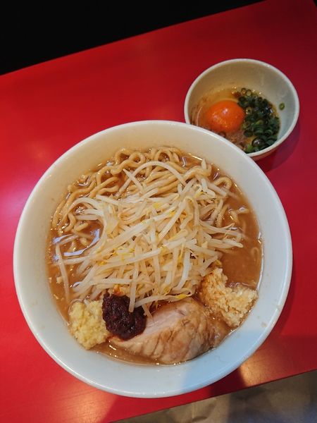 「ラーメン 麺少なめ  野菜少なめ＋スキヤキ」@用心棒の写真