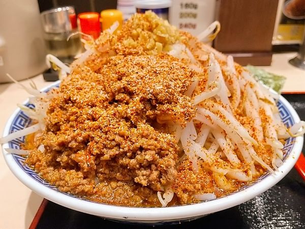 「赤ふじ中盛 ニンニク少なめ アブラ」@二代目 麺屋こうじの写真