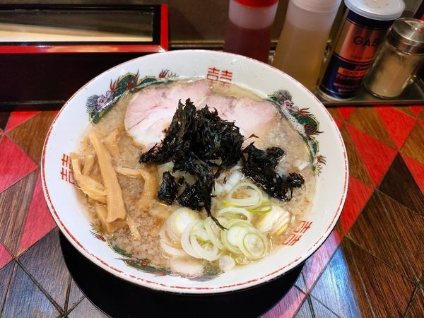 「背脂煮干しラーメン　900円」@オールドラーメンショップ 逆流の写真