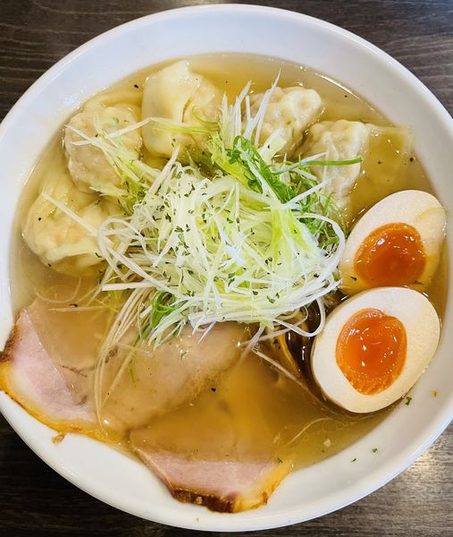 「塩わんたん麺(味玉) 1020円」@ラーメン ROOTSの写真