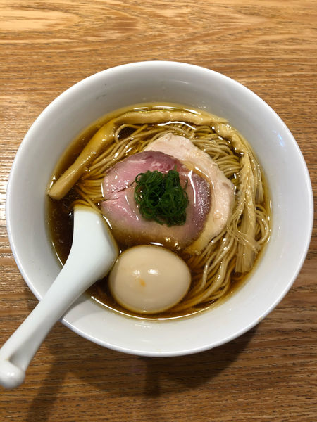 「醤油らぁめん」@らぁ麺はやし田 多摩センター店の写真