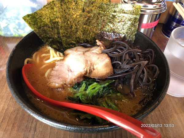 「ラーメン　トッピングきくらげ」@横浜家系 金剛家の写真