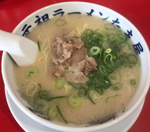 「ラーメン固さフツウ（500円）」@長浜ラーメン たま屋の写真