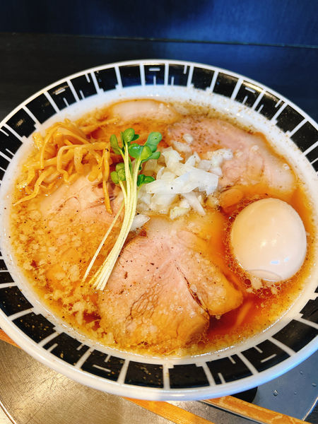 「燻製胡椒と背脂豚清湯そば スペシャル」@つけ麺 中華そば アンタイNOODLESの写真