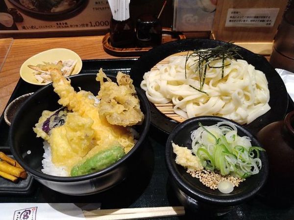 「ざるきしめん」@四代目鍵三郎 宮きしめんの写真