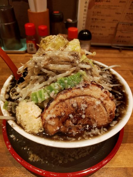 「黒マー油ラーメン　880円　麺野菜背脂大盛り」@麺屋 龍丸の写真
