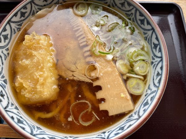 「冬季限定・手打ち中華そば650円＋餅の天ぷら100円」@美登屋の写真