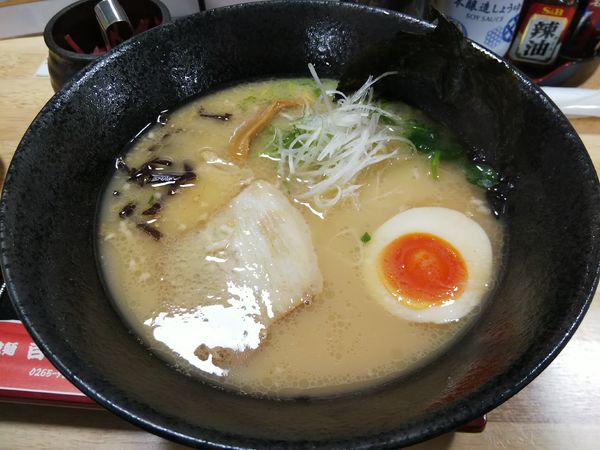 「豚骨醤油らーめん　※クーポンで１００円引き」@百華良蘭の写真