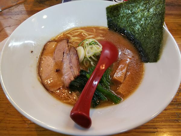 「豚骨醤油らーめん　※クーポンで５００円」@らーめん じゃげな 南箕輪店の写真