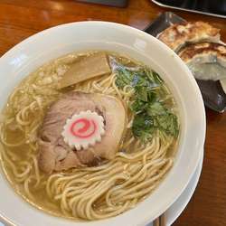 鶏煮干中華そば（塩）＋ギョーザ２個