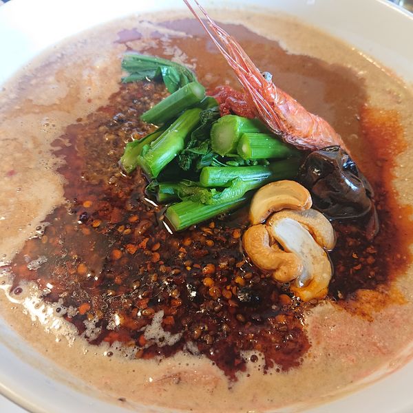 「甘エビ担々麺1200円、小ごはん100円すいぎょうざ380円」@龍馬軒の写真