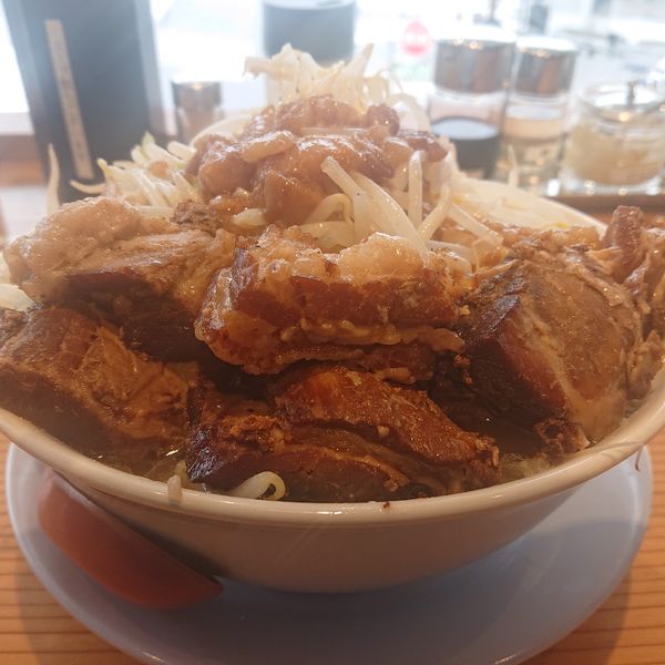 「肉増しラーメン(大盛)1250円(ニンニク野菜背脂マシ)」@ガッツリ！えびすこの写真