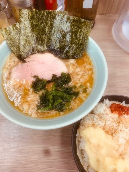 「ラーメン（並） 650円　背脂 50円 無料ライス」@横浜ラーメン 武蔵家 白山店の写真