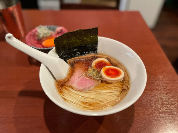 「津軽煮干し中華蕎麦（味玉入り）¥850」@酒肴場 屯の写真