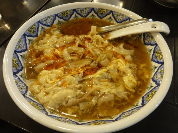 「スーラータンメン960円餃子無料」@中国ラーメン 揚州商人 イオンレイクタウンmori店の写真