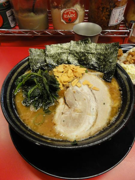 「ラーメン硬薄バラ半チャーまぶし」@柏 王道家の写真