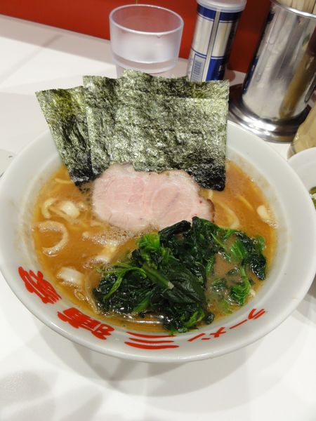 「ラーメン650円硬めバリ薄ライス3分の1」@ラーメン 三浦家の写真