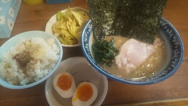 「半ラーメン+ランチセット（¥650+200）」@吉祥寺 武蔵家の写真