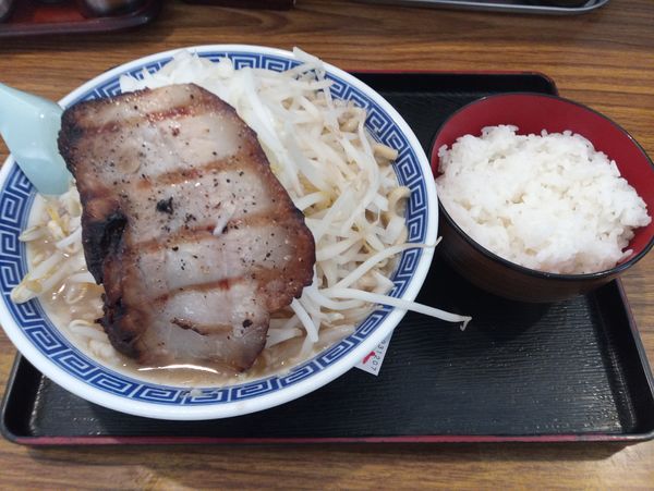 「ふじ麺醤油830円、ランチタイム小ライス無料」@優勝軒 柏店の写真