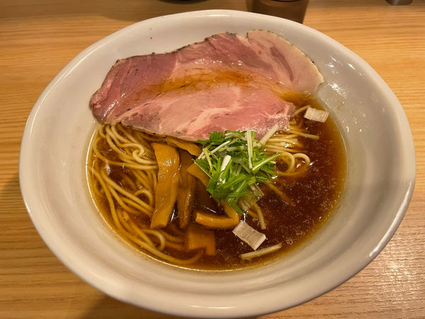 「鶏だし醤油RAMEN850円」@RAMEN 火影 produced by 麺処 ほん田の写真
