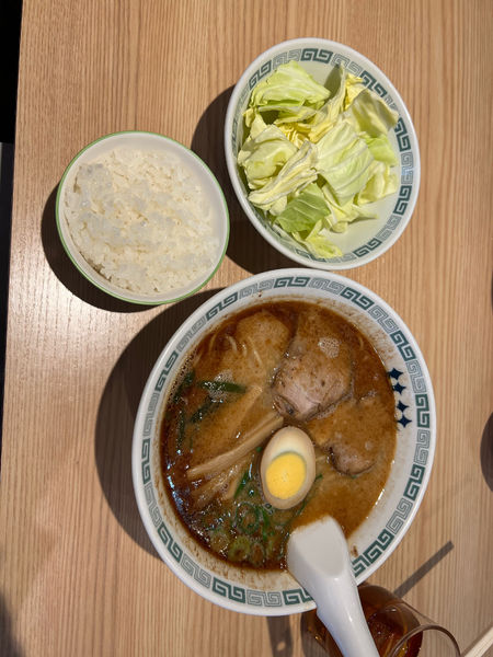 「ランチ（ラーメン＋キャベツ＋ライス）」@桂花ラーメン 末広店の写真