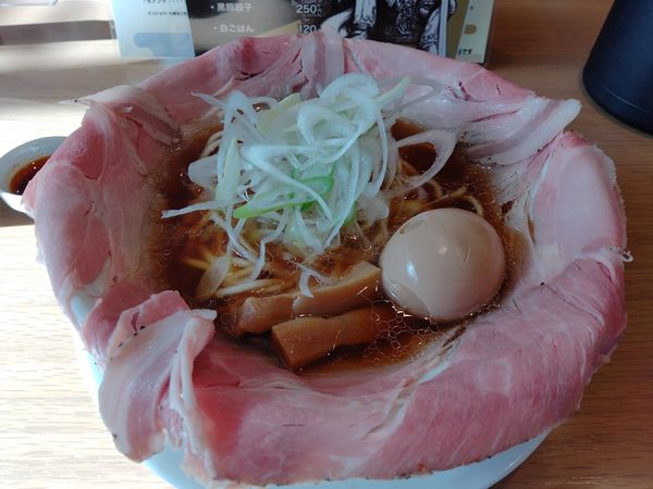 「ピストル＋ピリ辛＋味玉」@ラーメン大戦争 神田店の写真