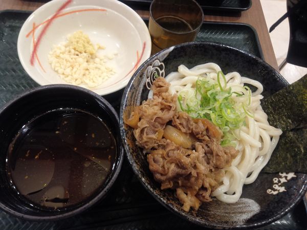 「牛肉ピリ辛つけ麺（中）あつもり　６９０円」@はなまるうどん 千住ミルディス店の写真