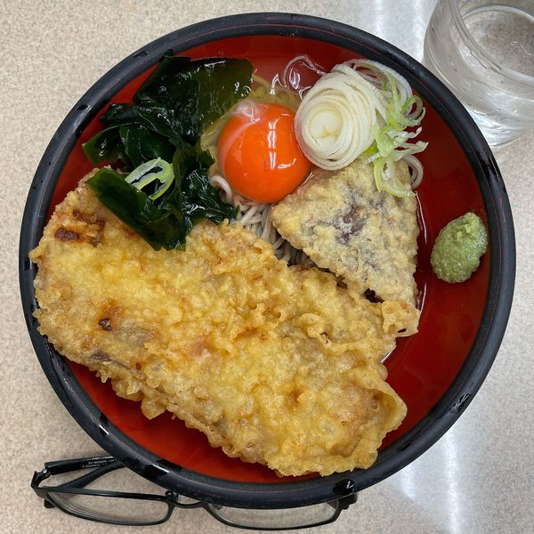 「冷し豚天そば＋原木しいたけ天＋生玉子」@肥後一文字やの写真