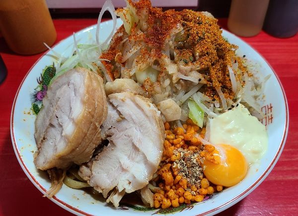 「辛まぜそば+豚１　3月13日」@鷹の目 川口店の写真