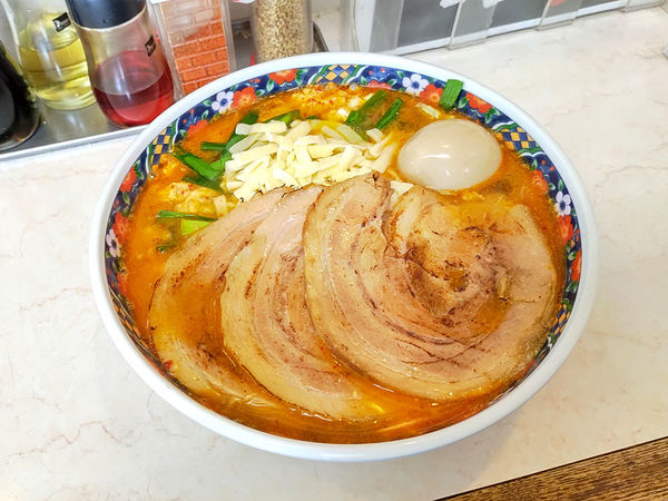 「チーズ辛麺(宮崎麺・小辛+味玉+チャーシュー)」@辛麺屋 音斗の写真