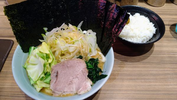 「味噌ラーメン(味濃いめ･麺硬め)+海苔･ネギ･ライス」@横浜らーめん渡来武 総本店の写真
