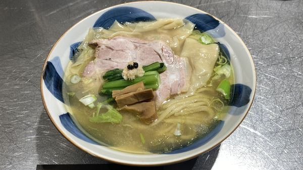 「ワンタン麺（塩）」@麺とスープの店  歩き出せ、クローバーの写真