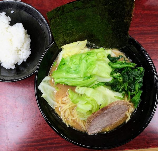 「ラーメン（並）キャベツ¥150、ライス小」@横浜ラーメン武蔵家 菊名店の写真