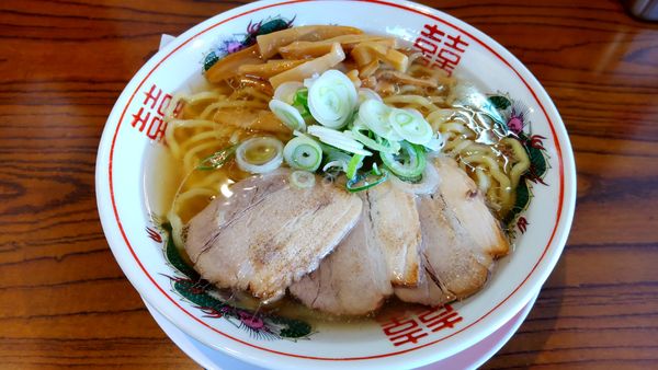 「白い中華そば」@黒い中華そば 伊とうの写真