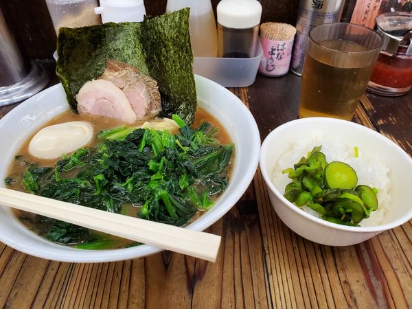 「レンラー（ほうれん草増しラーメン）+チャーシュー」@湘南乃家の写真