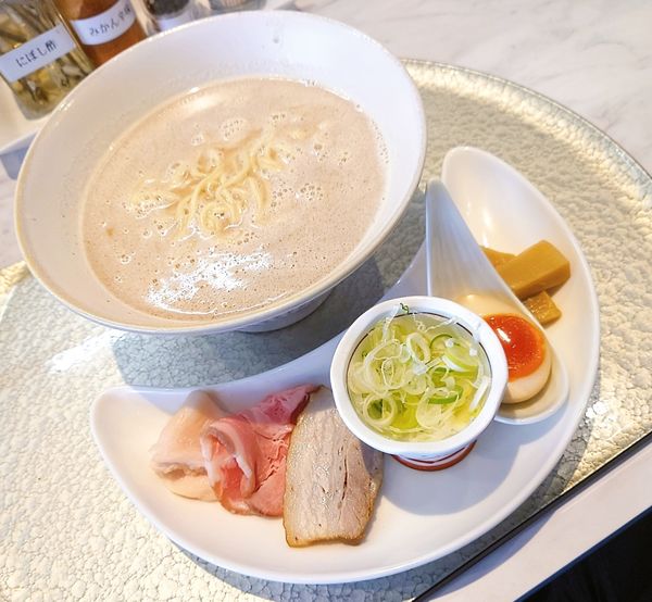 「鶏パイタン麺」@らぁ麺・つけ麺 彩はにほへとの写真