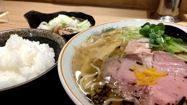 「アラ炊き志那そば(塩)Bセット1000円税込」@幸屋きよまる 総本店の写真