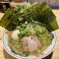 ラーメン白+味玉+海苔+替え玉