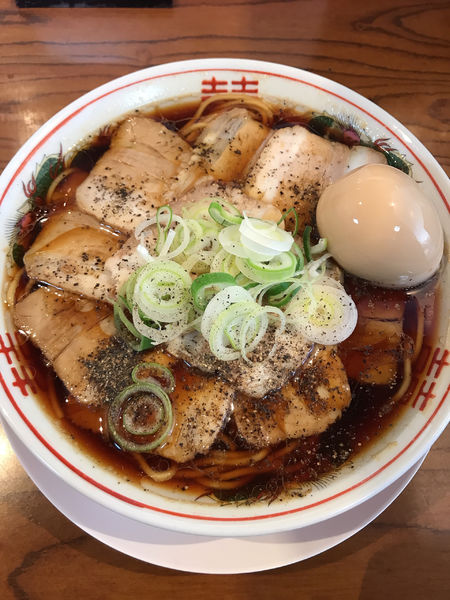 「チャーシュー中華そば(黒)味玉」@黒い中華そば 伊とうの写真