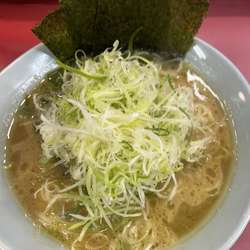 ワカメラーメン大盛りネギ増し