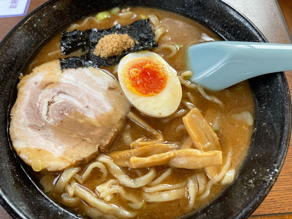 「濃厚魚介らあめん」@あゆ次郎 北本店の写真