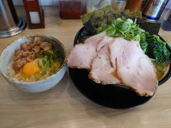 「裏むさ　ももチャーシュー」@横浜ラーメン 裏武蔵家 西千葉本店の写真