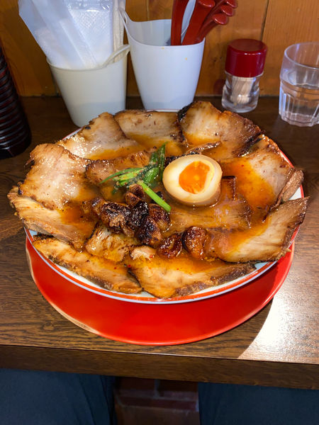 「焼豚ラーメン大盛り肉盛りにんにく大辛¥1,300円」@焼豚ラーメン 三條の写真