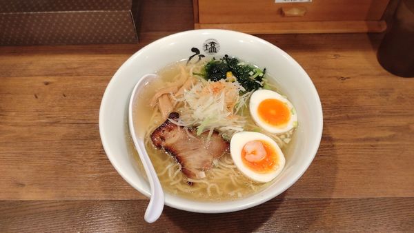 「塩玉らーめん」@塩らーめん専門 ひるがお 大岡山店の写真