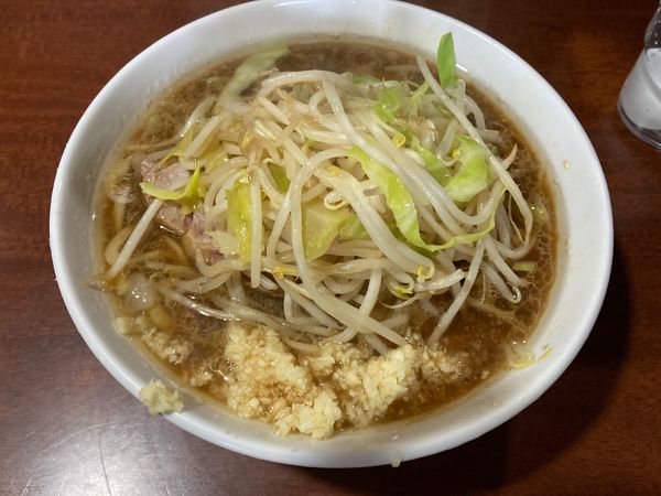 「ラーメン（麺半分　ヤサイ少なめ　ニンニク）」@D麺の写真