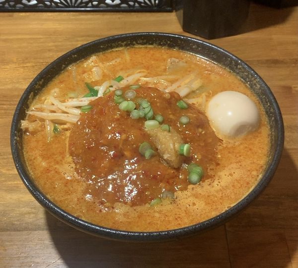 「味玉どて辛めん バラ肉」@どてちん 習志野店の写真